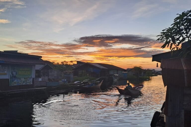 Para Perempuan Muara Enggelam Gerakkan Ekonomi Desa Manfaatkan Energi Surya