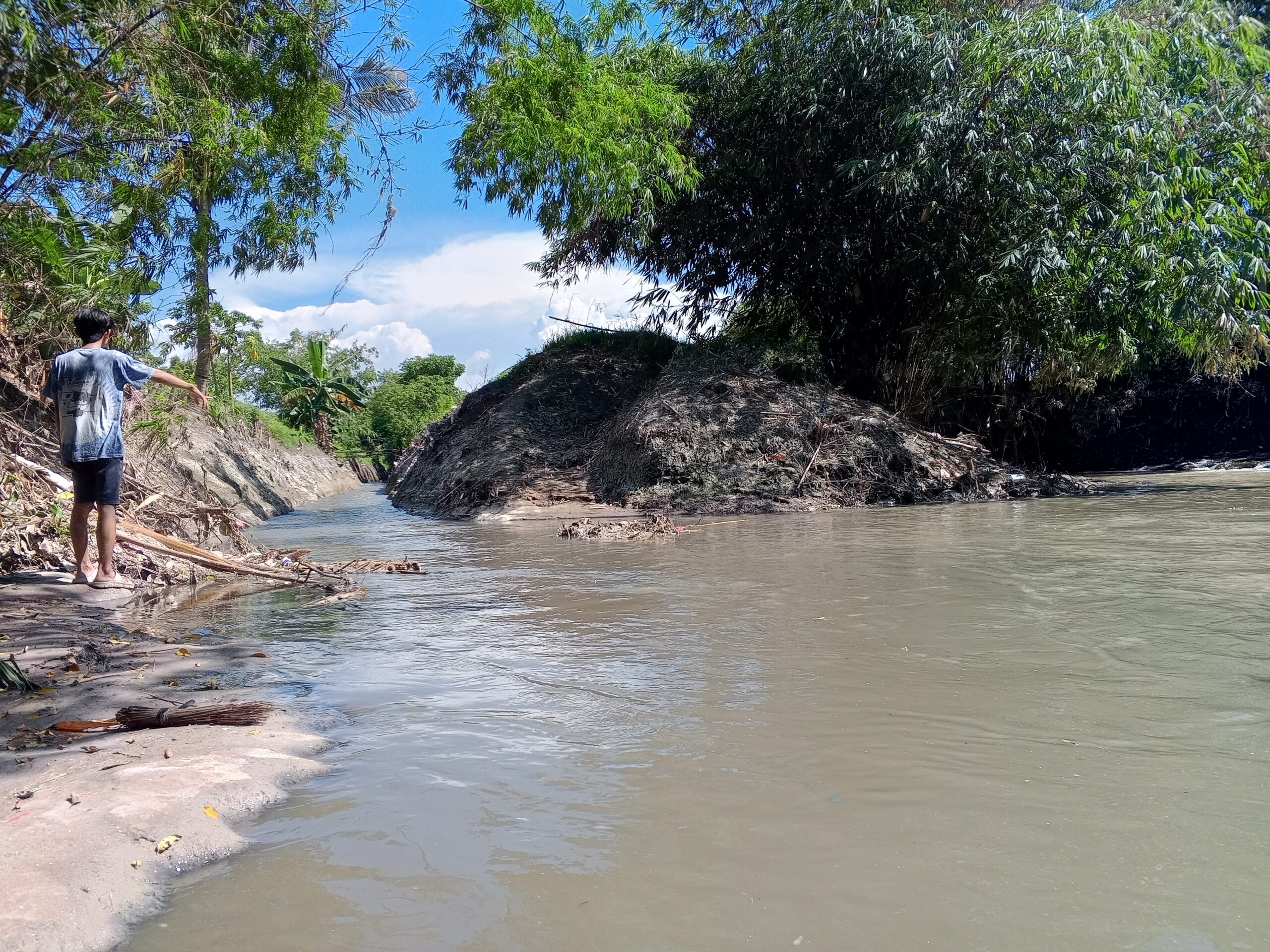 Petani Kian Limbung Ketika Limbah Cemari Sungai Ciujung