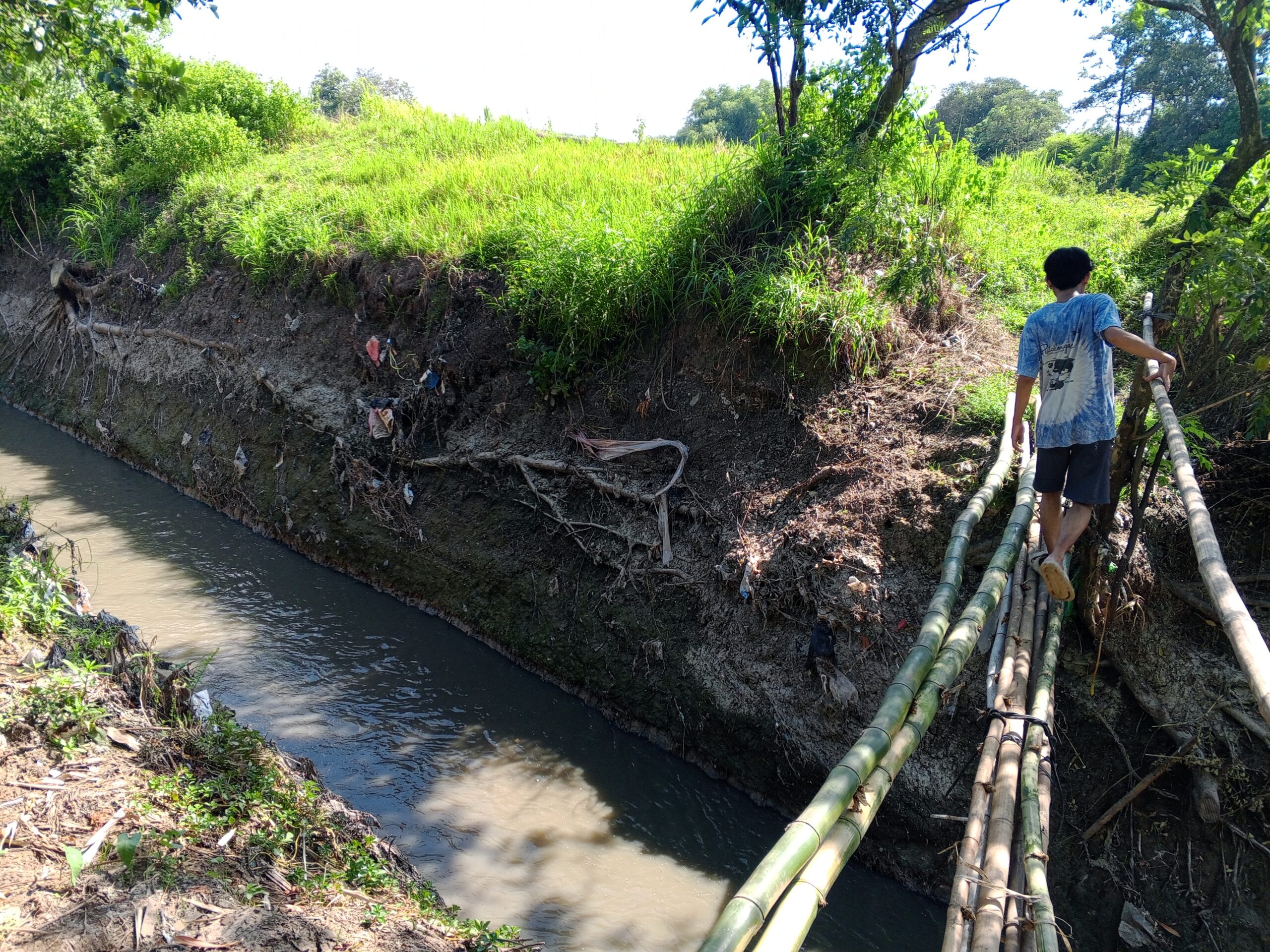 Petani Kian Limbung Ketika Limbah Cemari Sungai Ciujung