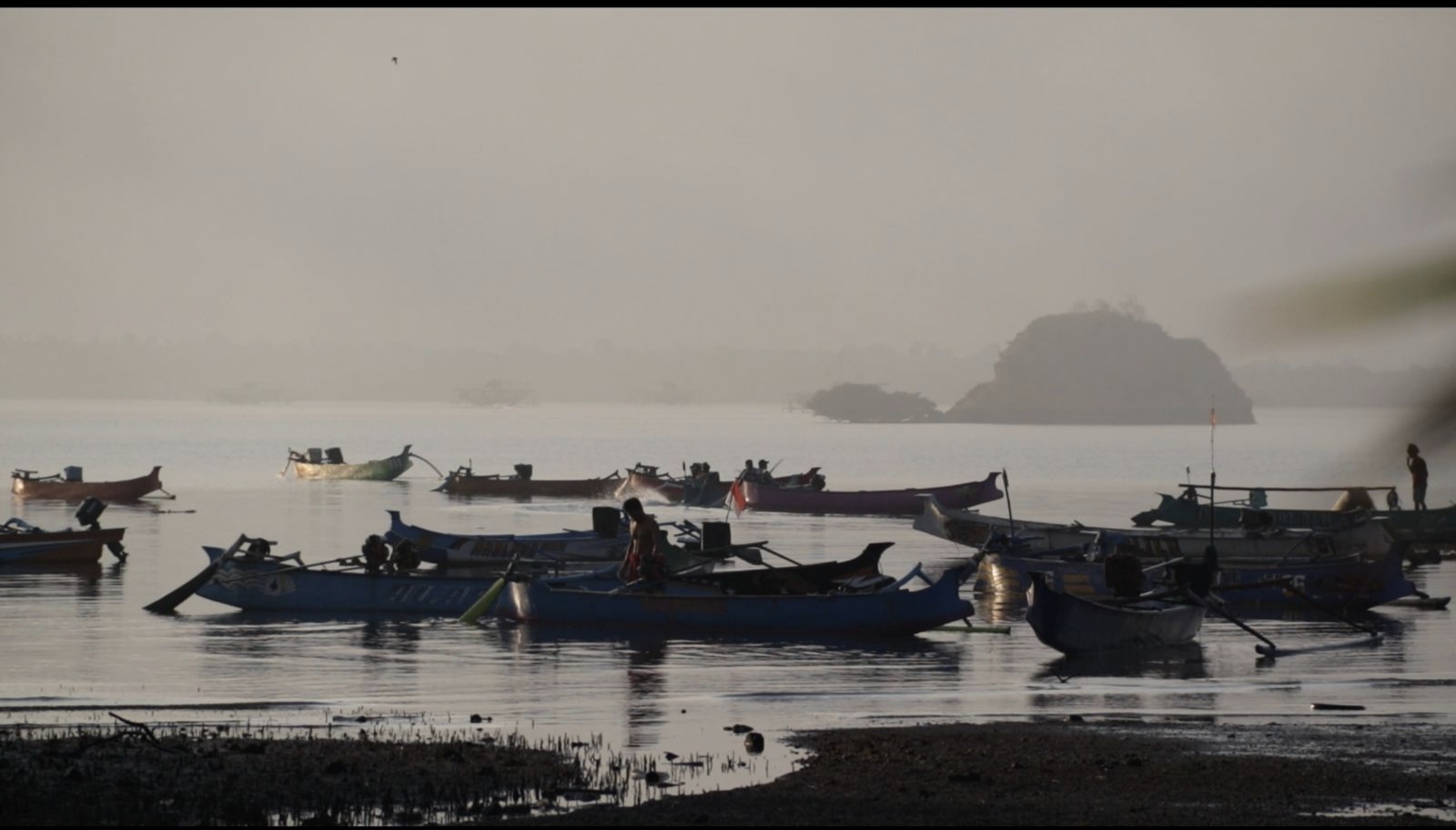 Para Perempuan Pesisir Lombok Hasilkan Cuan dari Limbah Cangkang Kepiting