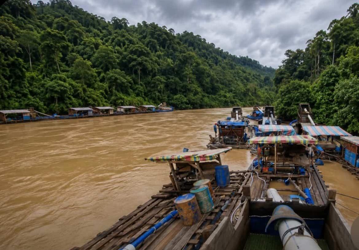 Longsor Tewaskan 9 Penambang Emas Ilegal di Sumatera Barat