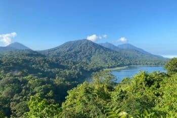 Lanskap Danau Tamblingan, Kabupaten Buleleng, Bali dikelilingi Alas Mertajati. Hutan ini memiliki luas 1.336 hektar. Foto: I Gusti Ayu Septiari/Mongabay Indonesia.
