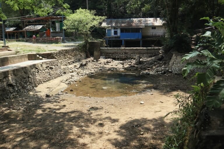 WTP PDAM Tirta Mountala yang berada di Wisata Kolam Mata Ie kering pada 2023. Foto: Nurul Hasanah/ Mongabay Indonesia