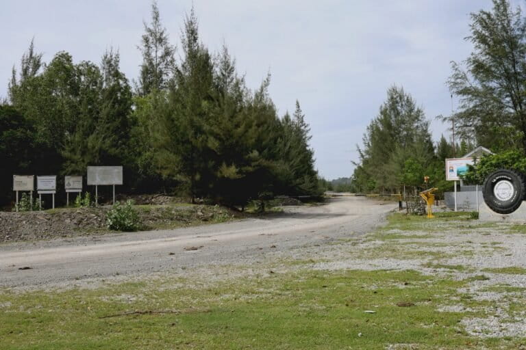 Area kuari 2 kawasan penambangan batu gamping milik PT SBA yang berada di Desa Naga Umbang. Foto: Nurul Hasanah/Mongabay Indonesia