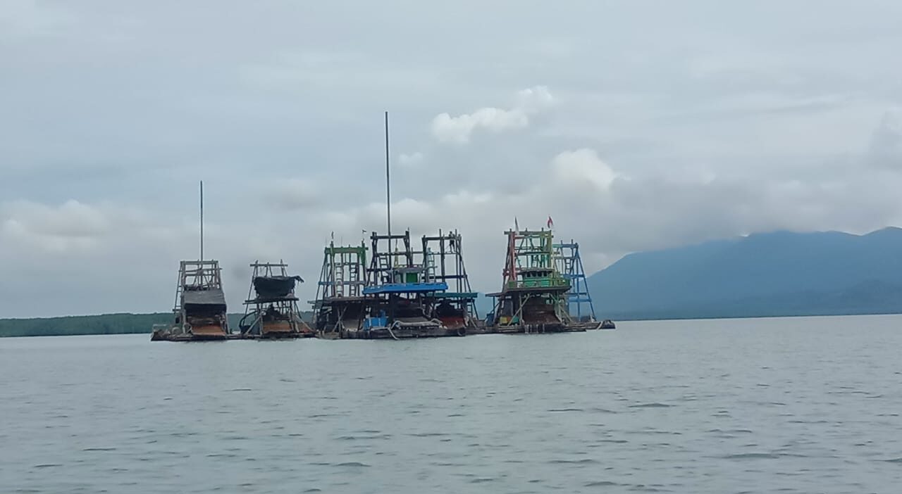 Nelayan Menanti Keseriusan Pemerintah Setop Tambang Timah di Teluk Kelabat