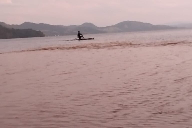 Salah satu aliran hulu sungai Hubay yang terlihat air sangat keruh berlumpur itu mengalir ke muara danau Sentani di kawasan Buper, Waena, Kota Jayapura, Papua, Sabtu (25/7/2026). Foto: Larius Kogoya/ Mongabay Indonesia