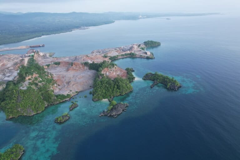 Izin tambang galian C terbit di atas laut dan pulau kecil di sekitar Teluk Moramo, Sulawesi Tenggara. Foto: La Ode Risman Hermawan/ Mongabay Indonesia