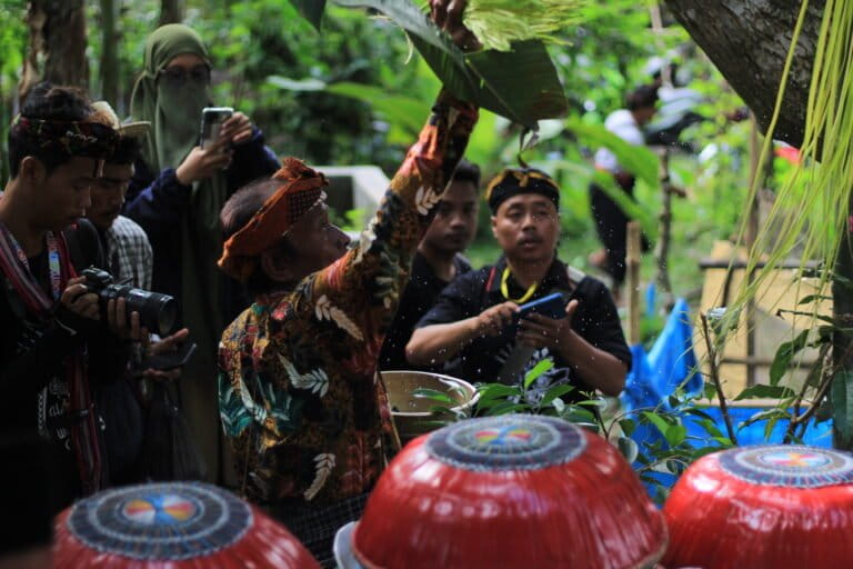 Menjaga Tujuh Mata Air Lombok melalui Tradisi Nunas Nede