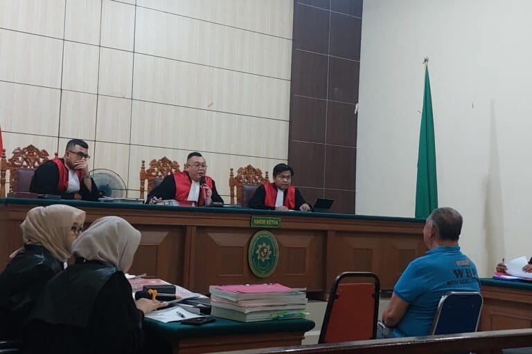 Terdakwa Fadly, saat persidangan di PN Pelalawan, 21 September 2026. Foto Koalasi untuk Gajah Pelalawan.