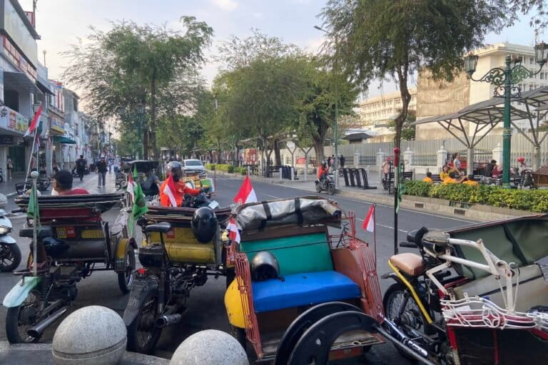 Ilusi Hijau Becak Listrik di Malioboro [2]