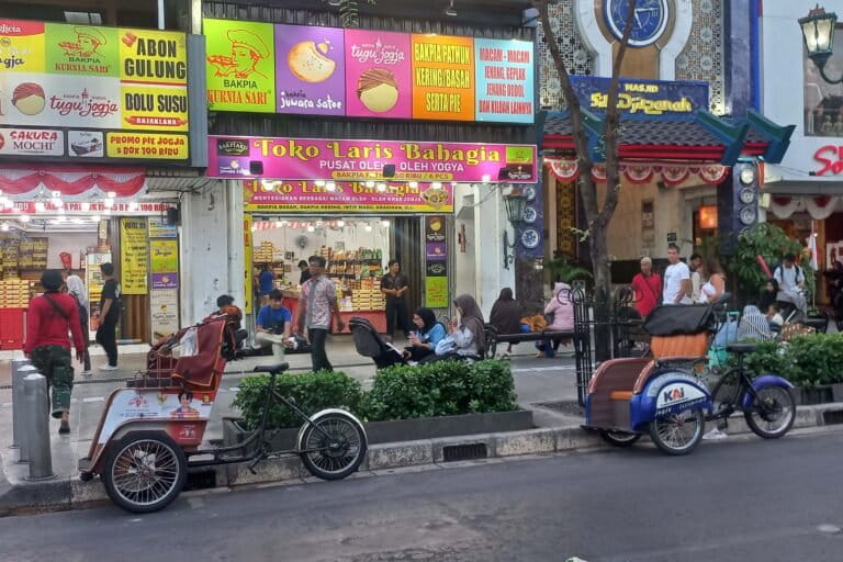 Ilusi Hijau Becak Listrik di Malioboro [2]